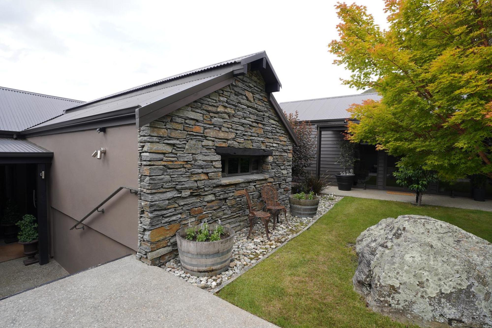 Mt Rosa Lodge Boutique Vineyard Accommodation Wanaka Dış mekan fotoğraf