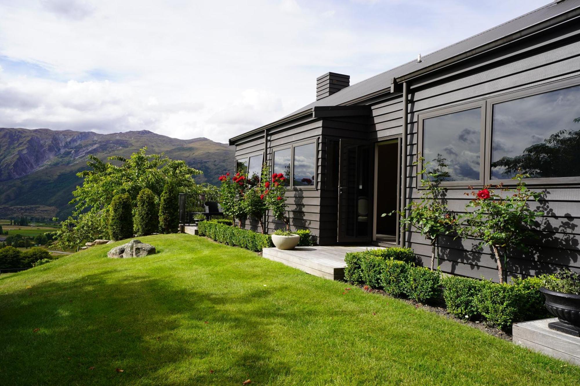 Mt Rosa Lodge Boutique Vineyard Accommodation Wanaka Dış mekan fotoğraf